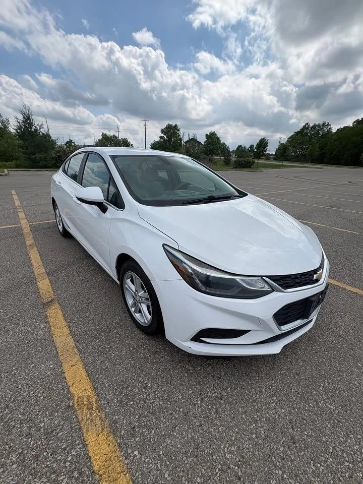 2017 Chevrolet Cruze LT Photo3