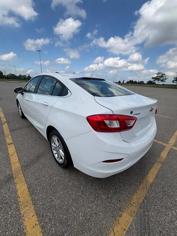 2017 Chevrolet Cruze LT Photo
