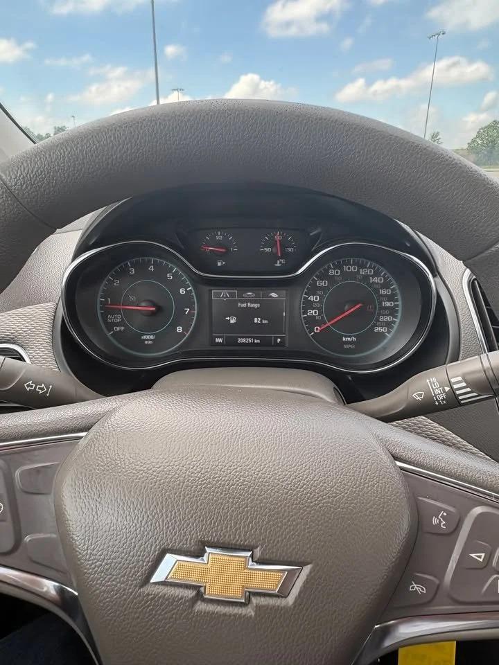2017 Chevrolet Cruze LT Photo