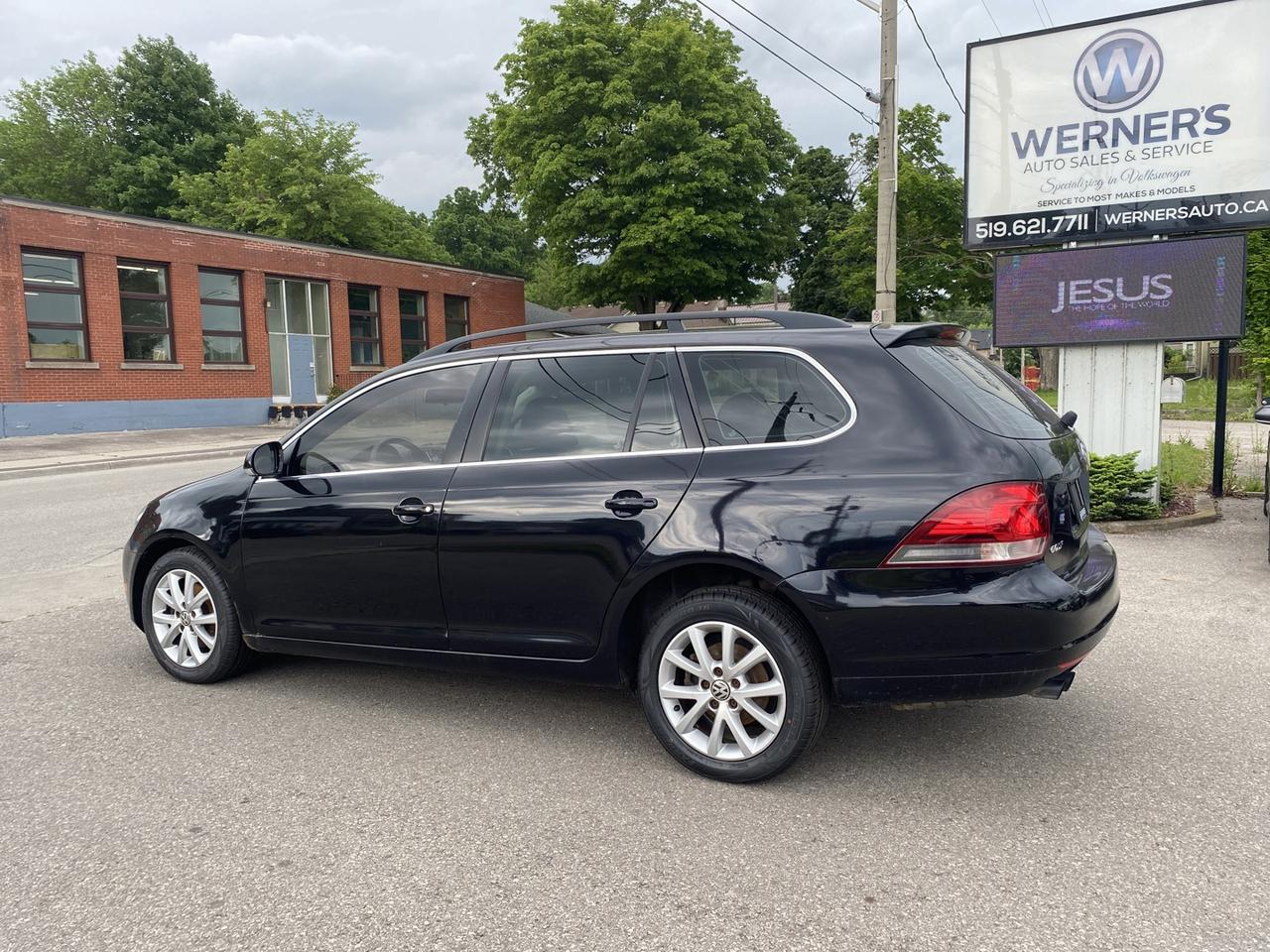 2012 Volkswagen Golf Sportwagen 2.5L SE - Photo #2