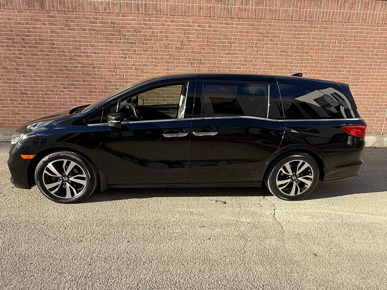2020 Honda Odyssey Touring Photo1