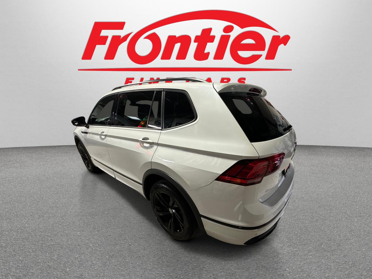 2023 Volkswagen Tiguan Comfortline R-Line Black Edition | Clean Carfax | Photo