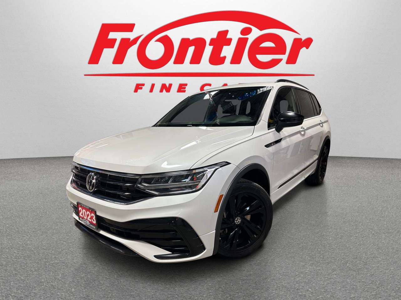 2023 Volkswagen Tiguan Comfortline R-Line Black Edition | Clean Carfax | Photo0