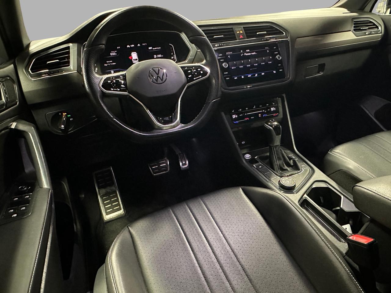 2023 Volkswagen Tiguan Comfortline R-Line Black Edition | Clean Carfax | Photo