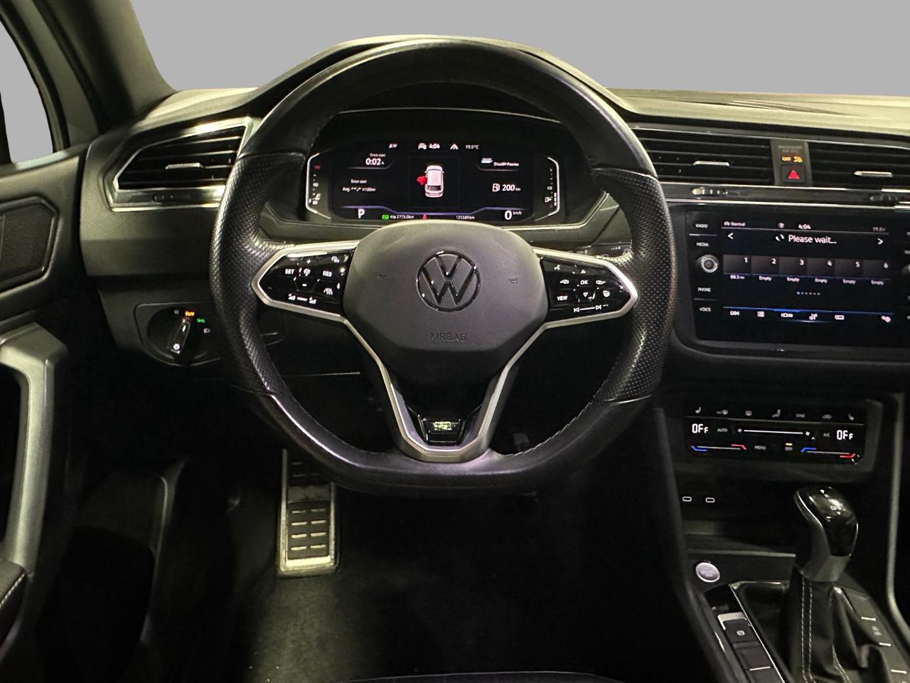 2023 Volkswagen Tiguan Comfortline R-Line Black Edition | Clean Carfax | Photo