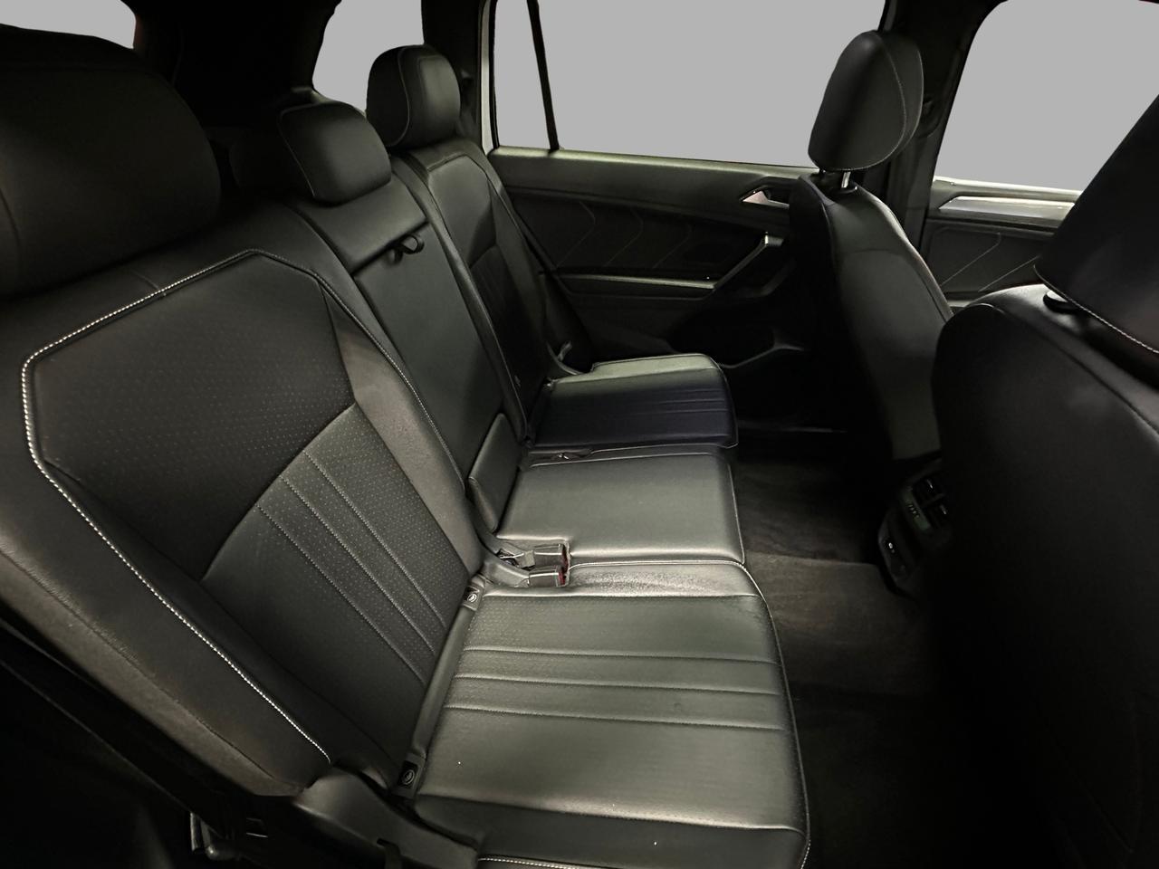 2023 Volkswagen Tiguan Comfortline R-Line Black Edition | Clean Carfax | Photo