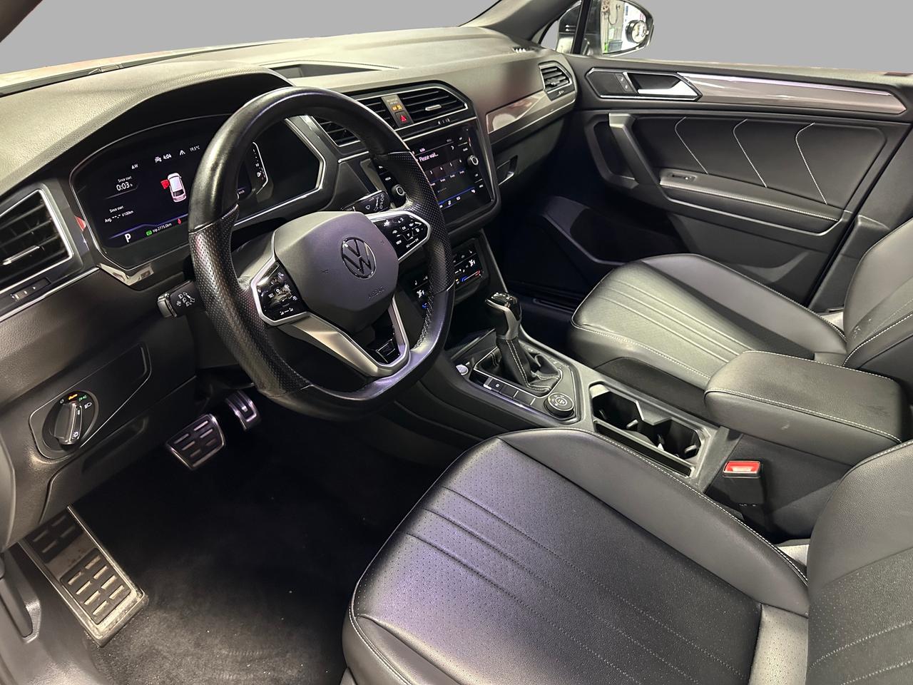 2023 Volkswagen Tiguan Comfortline R-Line Black Edition | Clean Carfax | Photo