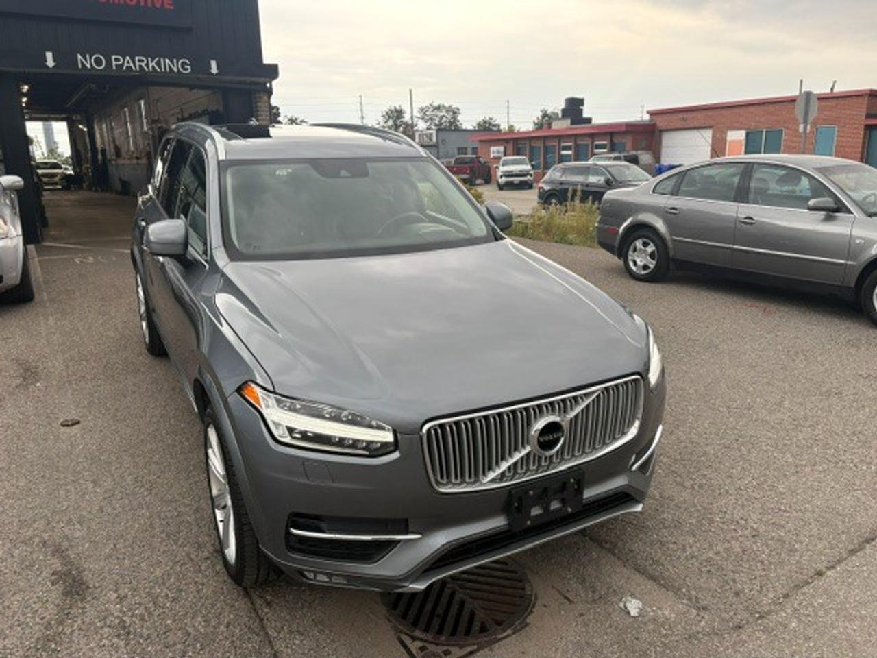 2016 Volvo XC90 T6 Inscription 4dr All-Wheel Drive Photo1