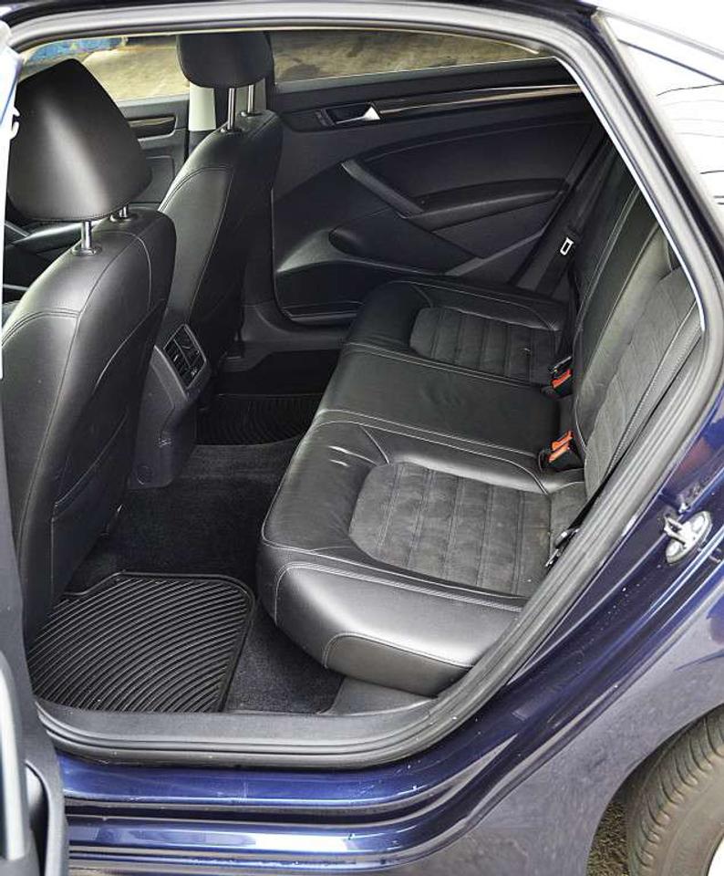 2013 Volkswagen Passat 2.0L TDI HIGHLINE 4dr Sedan Automatic Photo