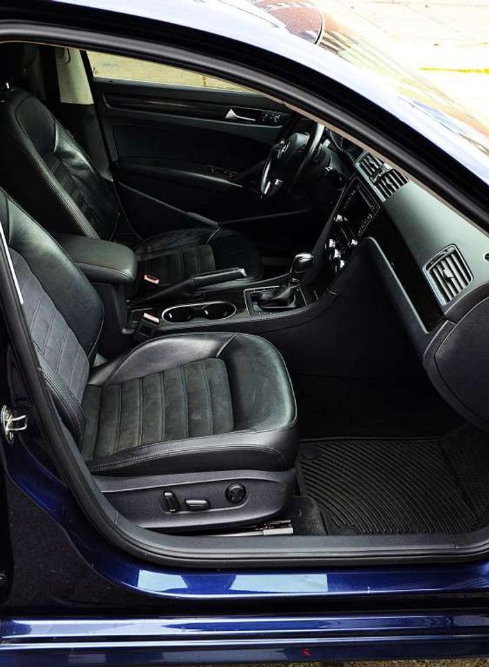 2013 Volkswagen Passat 2.0L TDI HIGHLINE 4dr Sedan Automatic Photo