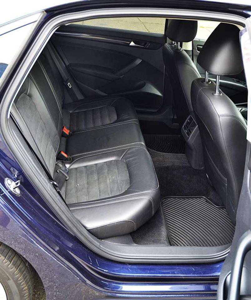 2013 Volkswagen Passat 2.0L TDI HIGHLINE 4dr Sedan Automatic Photo