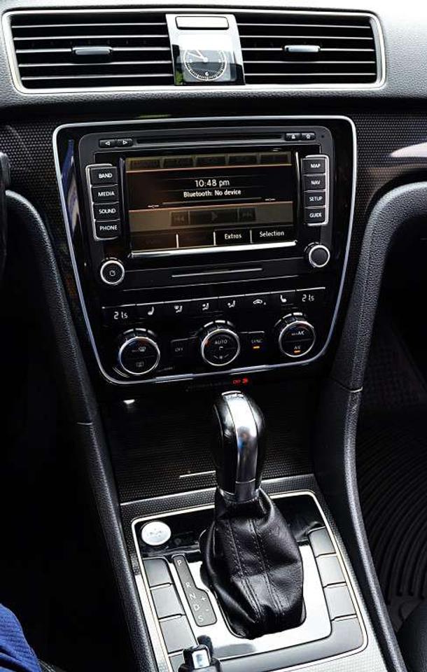 2013 Volkswagen Passat 2.0L TDI HIGHLINE 4dr Sedan Automatic Photo