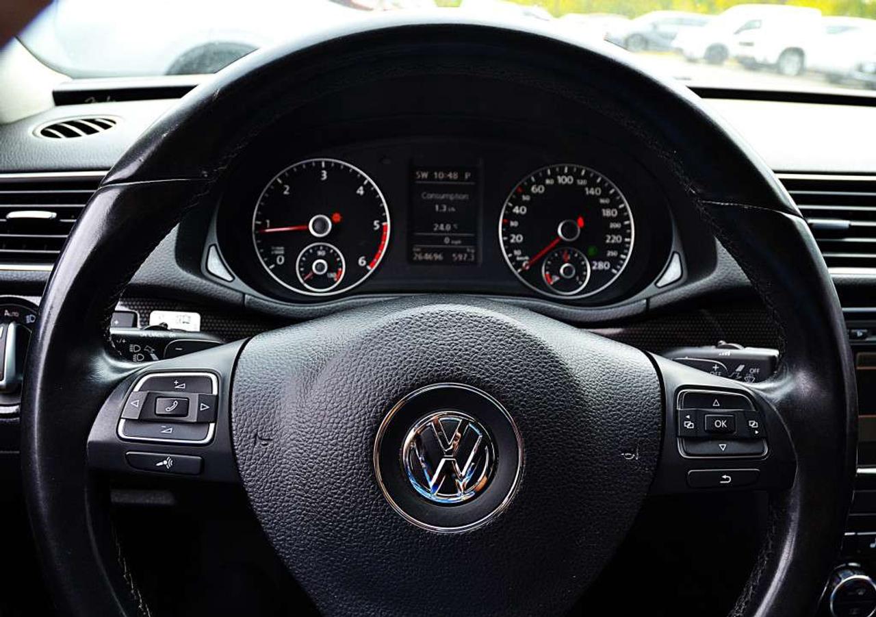 2013 Volkswagen Passat 2.0L TDI HIGHLINE 4dr Sedan Automatic Photo