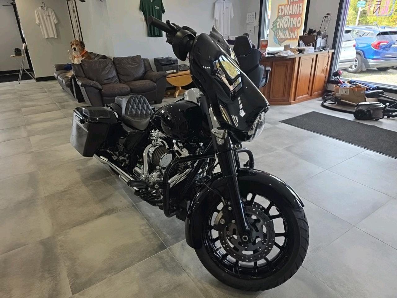 2020 Harley-Davidson Street Glide FLHX STREET GLIDE Photo
