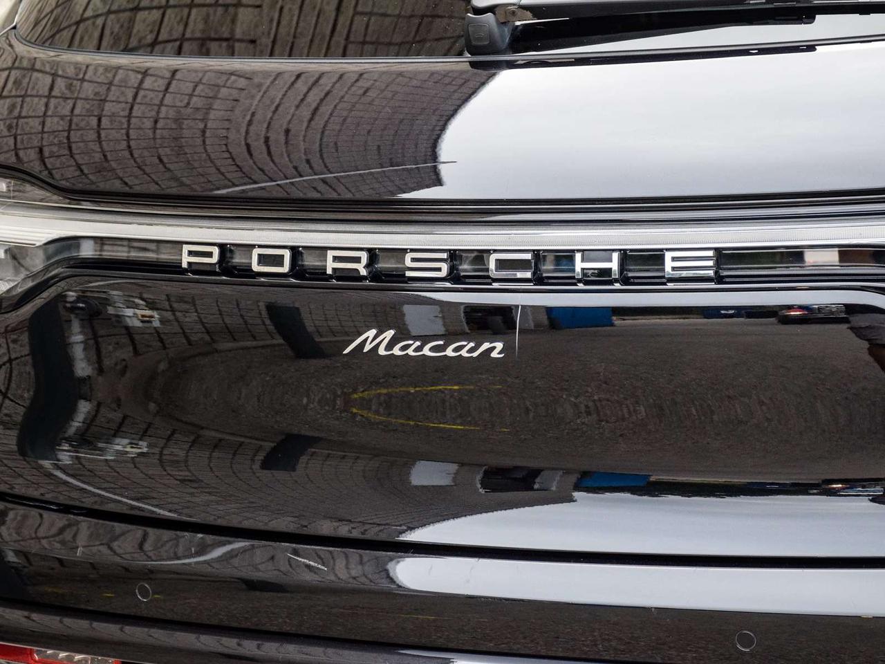 2024 Porsche Macan  Photo