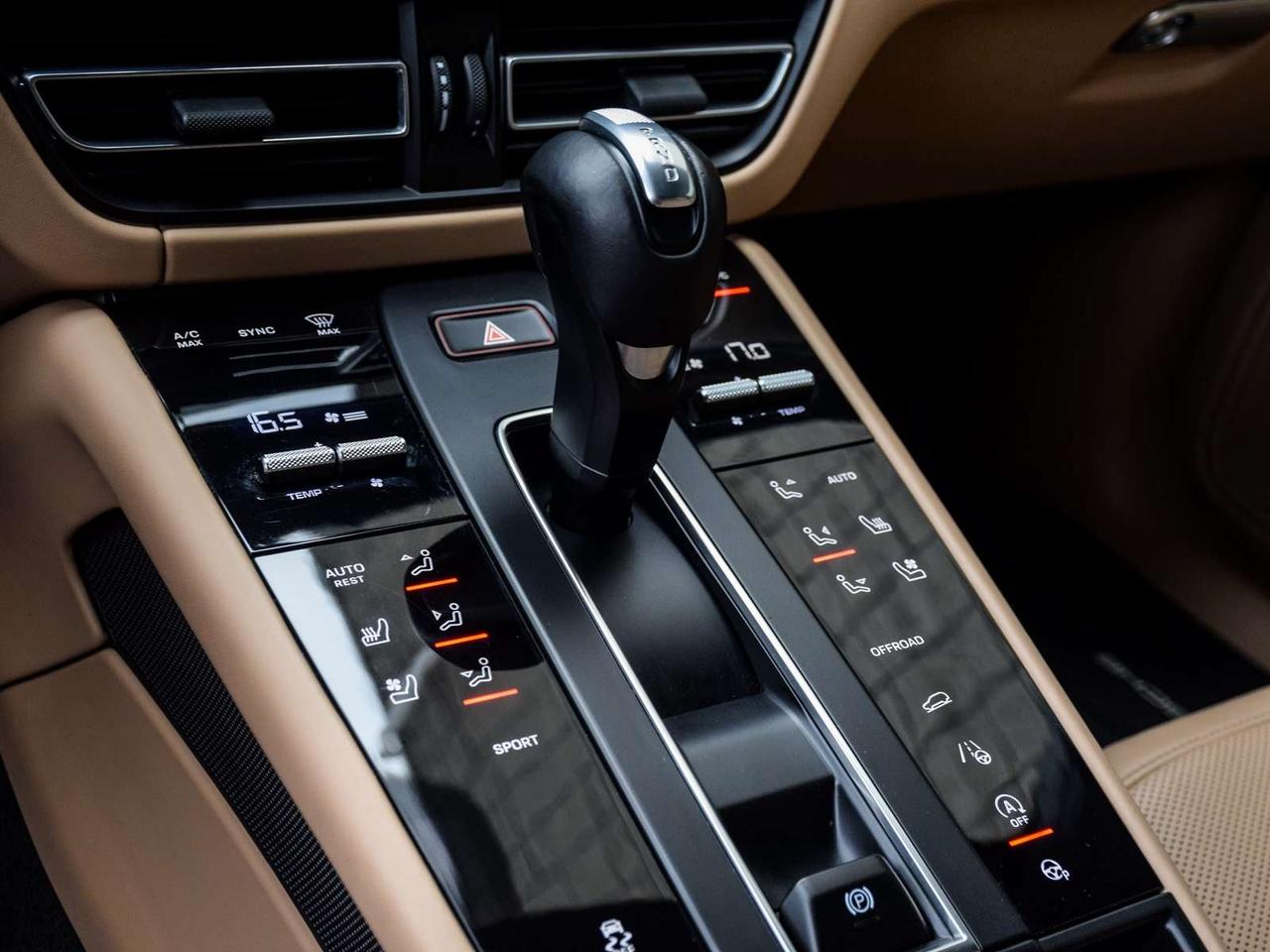 2024 Porsche Macan  Photo
