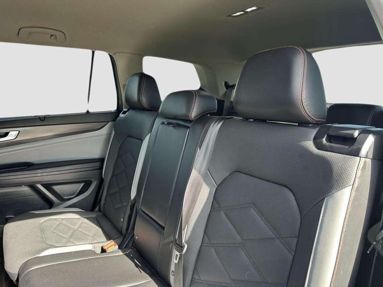 2024 Volkswagen Atlas Peak Edition 4MOTION AWD - 1 OWNER Photo