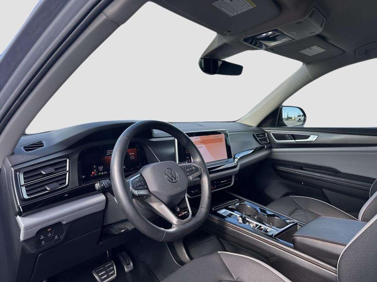 2024 Volkswagen Atlas Peak Edition 4MOTION AWD - 1 OWNER Photo