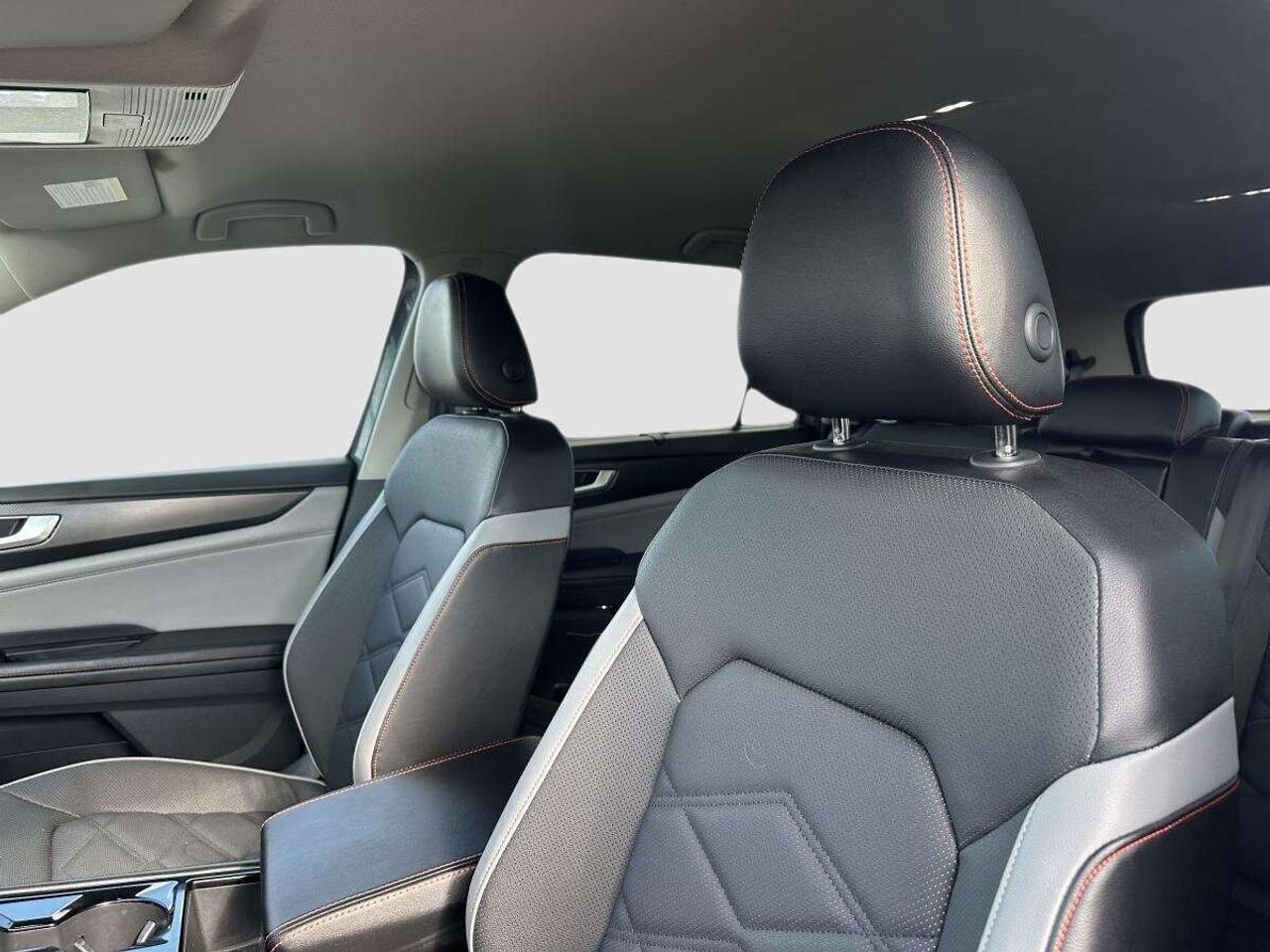 2024 Volkswagen Atlas Peak Edition 4MOTION AWD - 1 OWNER Photo