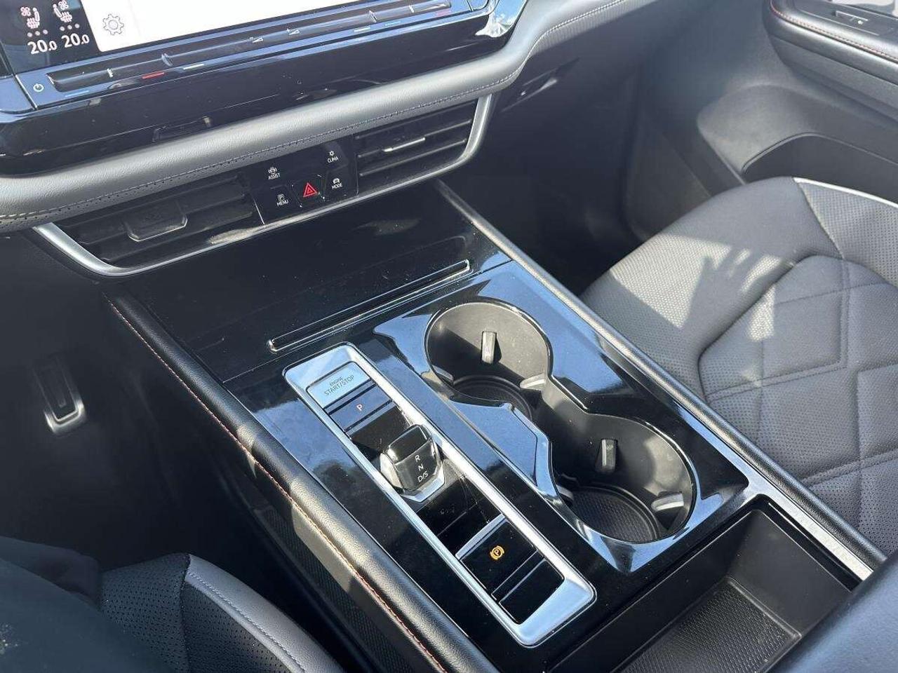 2024 Volkswagen Atlas Peak Edition 4MOTION AWD - 1 OWNER Photo