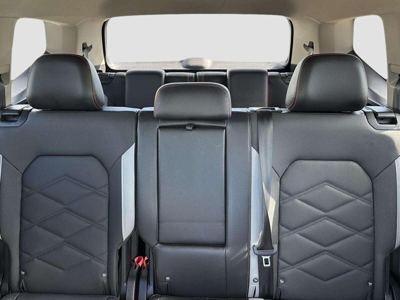 2024 Volkswagen Atlas Peak Edition 4MOTION AWD - 1 OWNER Photo
