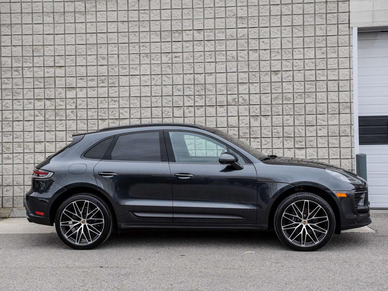 2024 Porsche Macan  Photo3