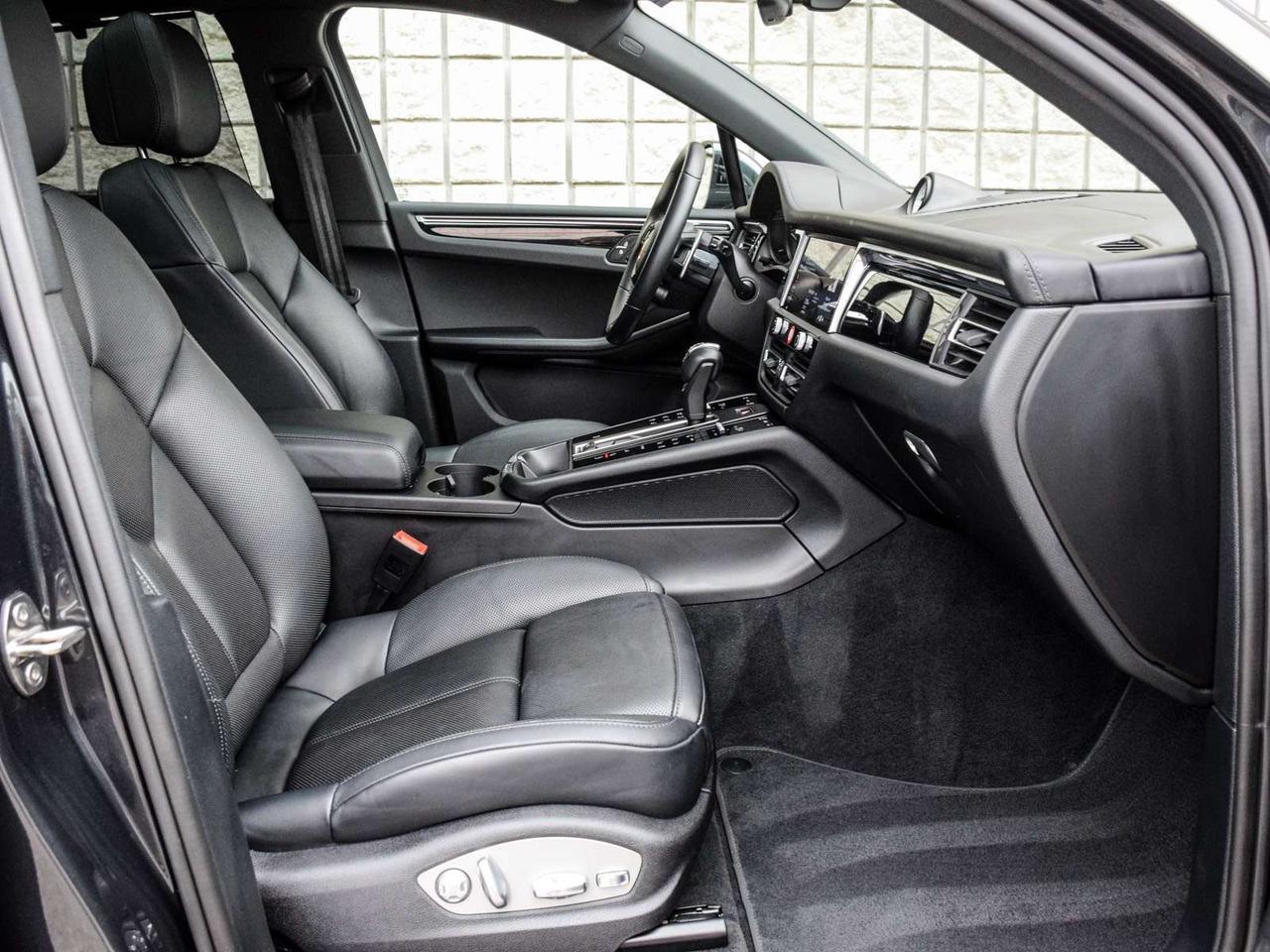 2024 Porsche Macan  Photo