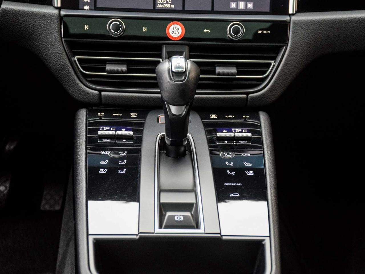 2024 Porsche Macan  Photo