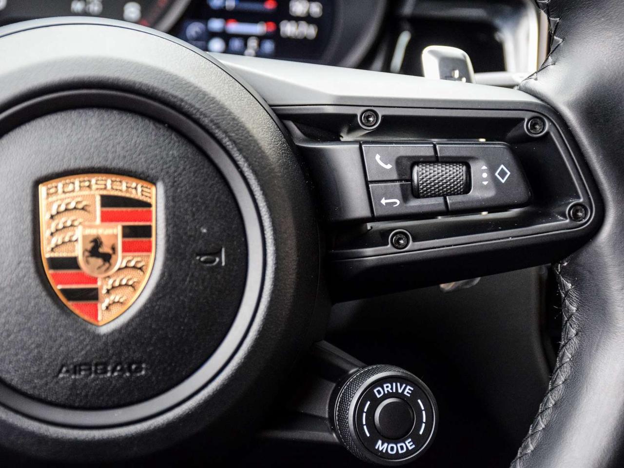 2024 Porsche Macan  Photo
