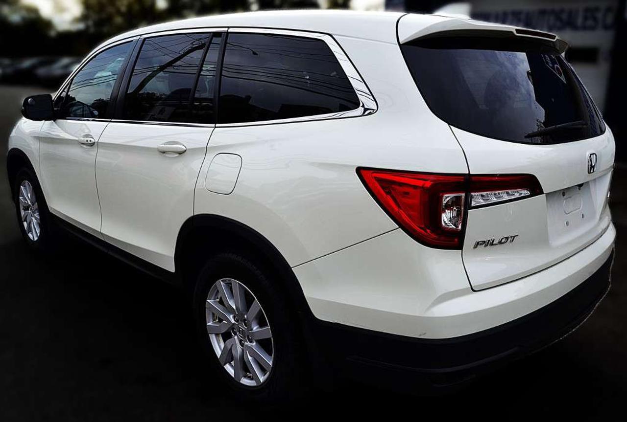 2019 Honda Pilot LX All-wheel Drive 8 PASS Photo2