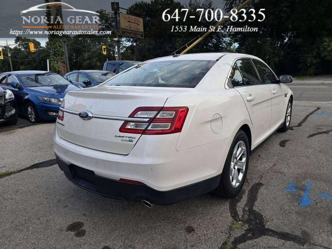2015 Ford Taurus LIMITED Photo4