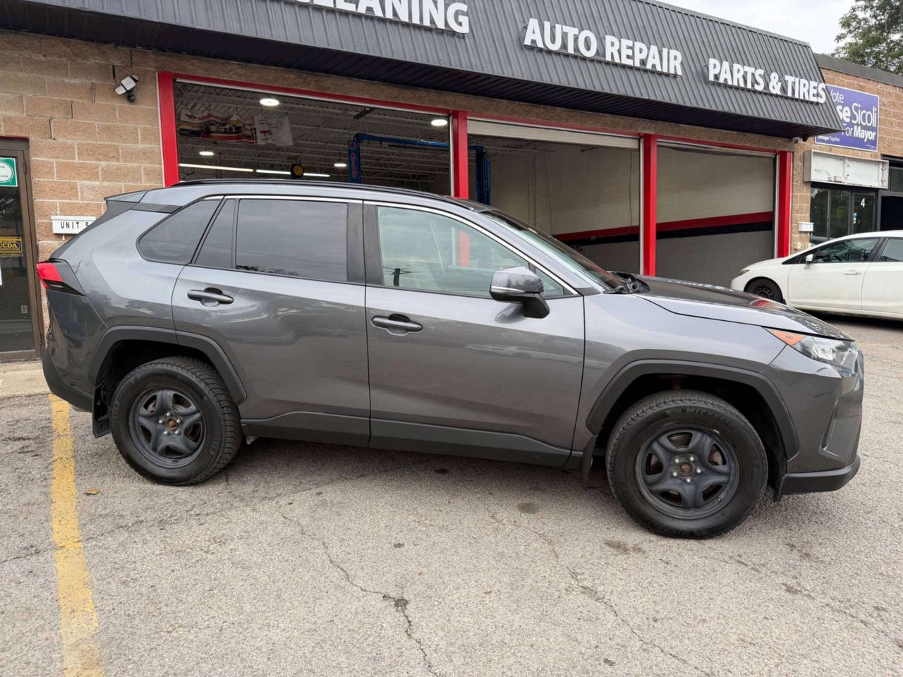 2021 Toyota RAV4 SAFETY CERTIFIED Photo