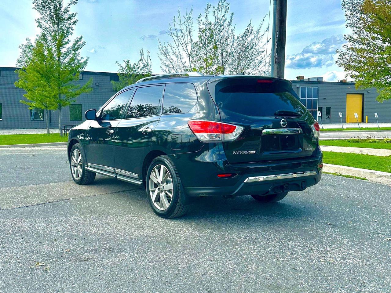 2015 Nissan Pathfinder Platinum Photo4