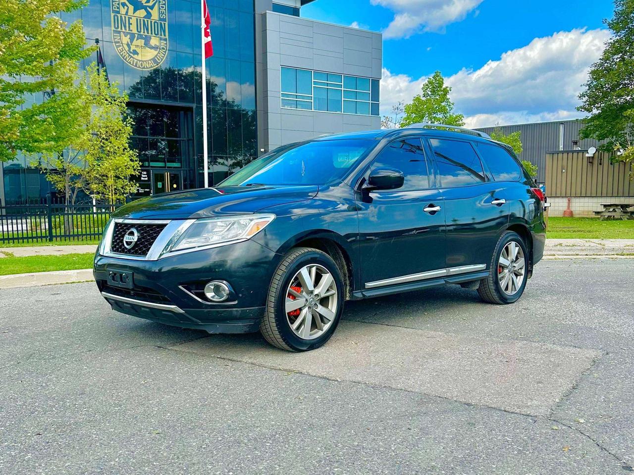 2015 Nissan Pathfinder Platinum Photo