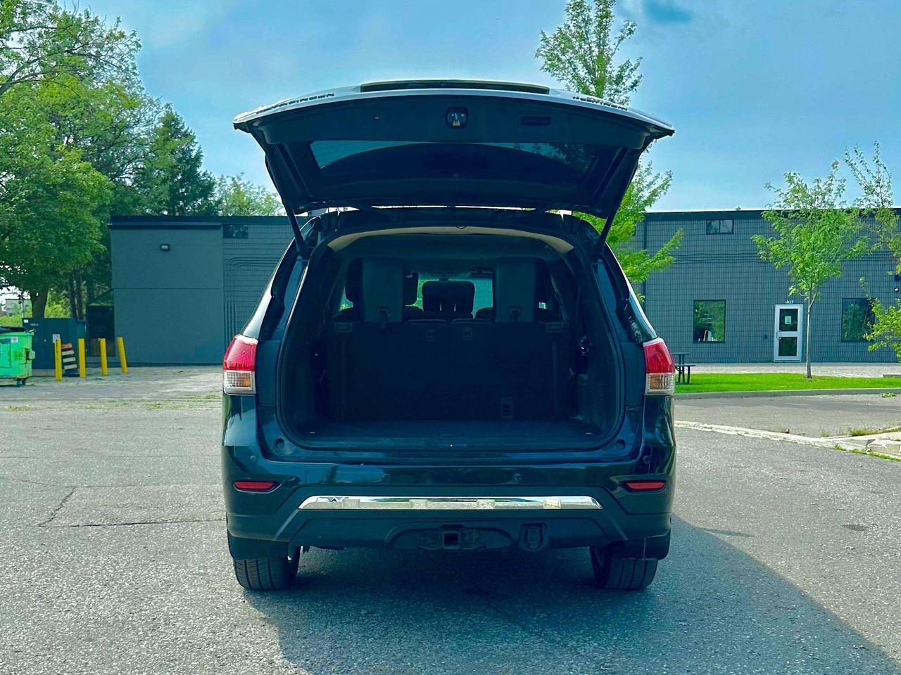 2015 Nissan Pathfinder Platinum Photo