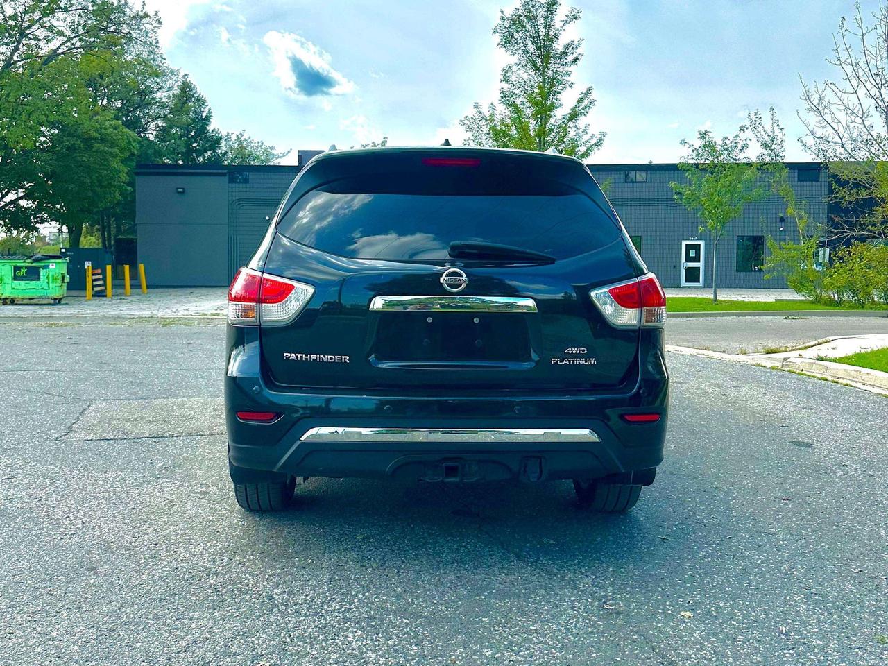 2015 Nissan Pathfinder Platinum Photo
