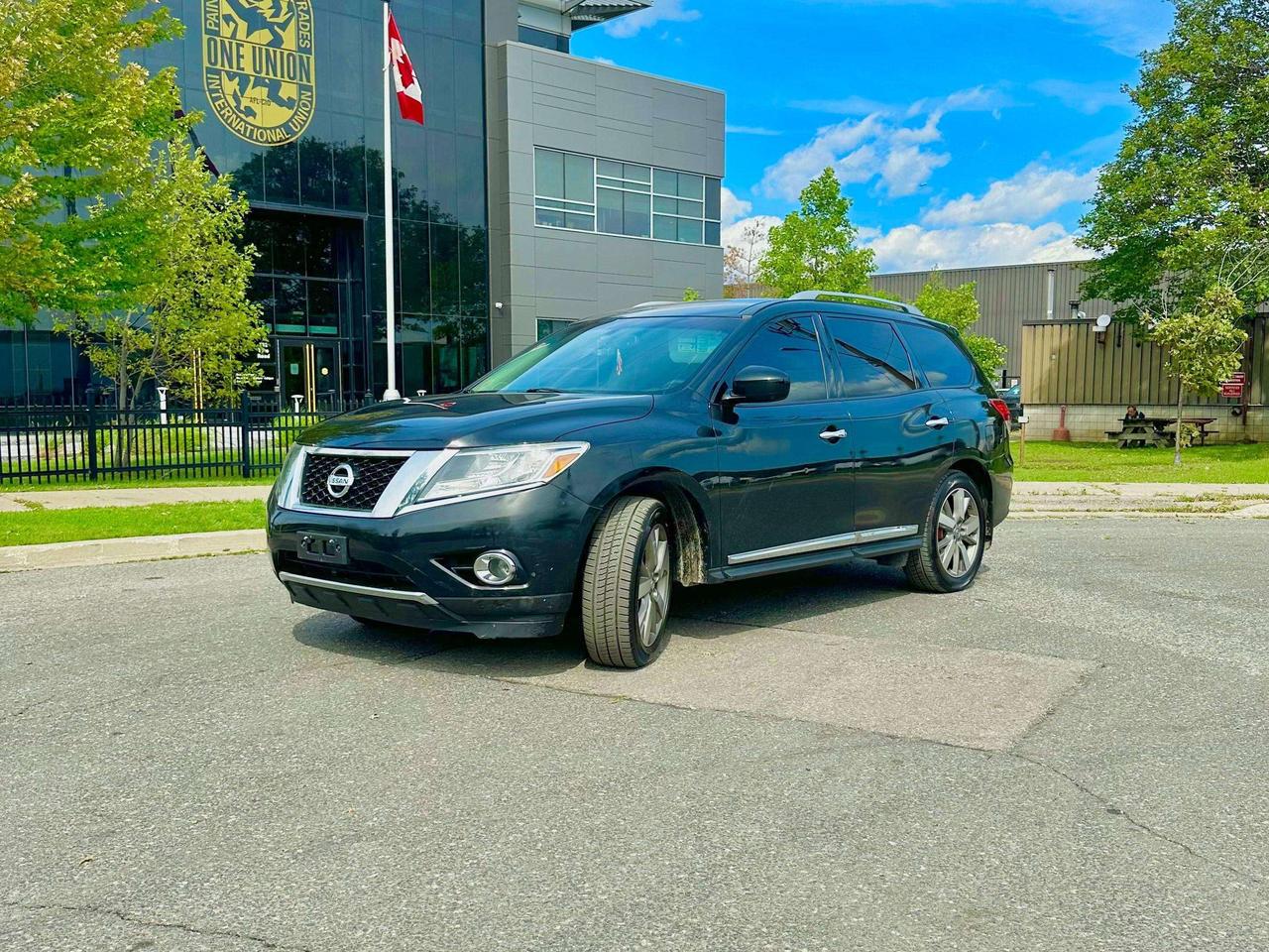 2015 Nissan Pathfinder Platinum Photo