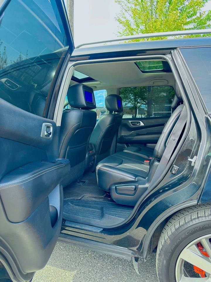 2015 Nissan Pathfinder Platinum Photo