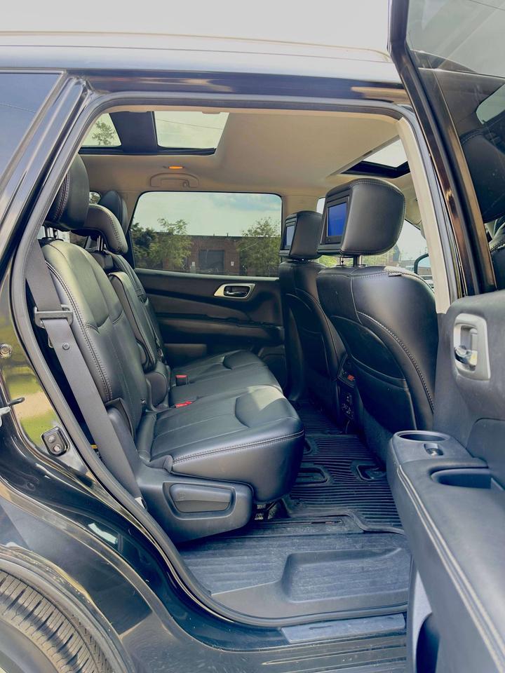 2015 Nissan Pathfinder Platinum Photo
