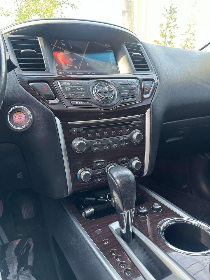 2015 Nissan Pathfinder Platinum Photo