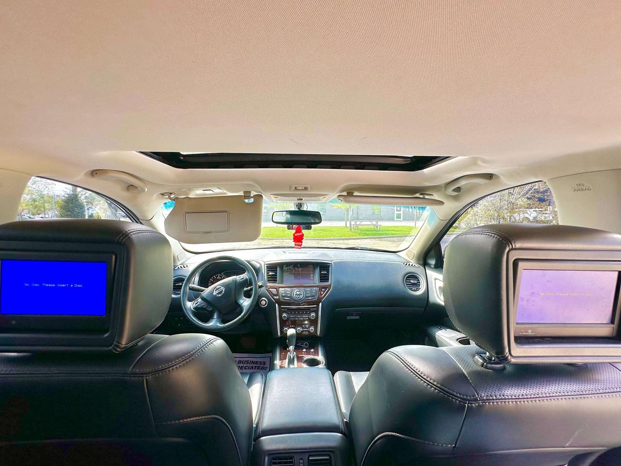 2015 Nissan Pathfinder Platinum Photo