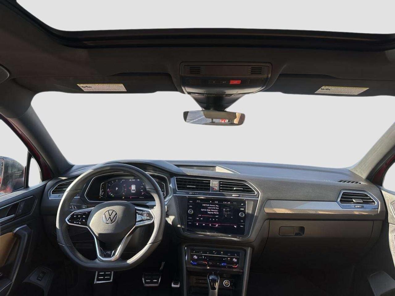 2024 Volkswagen Tiguan Comfortline R-Line Black Edition 4MOTION - 1 OWNER/CLEAN CARFAX Photo