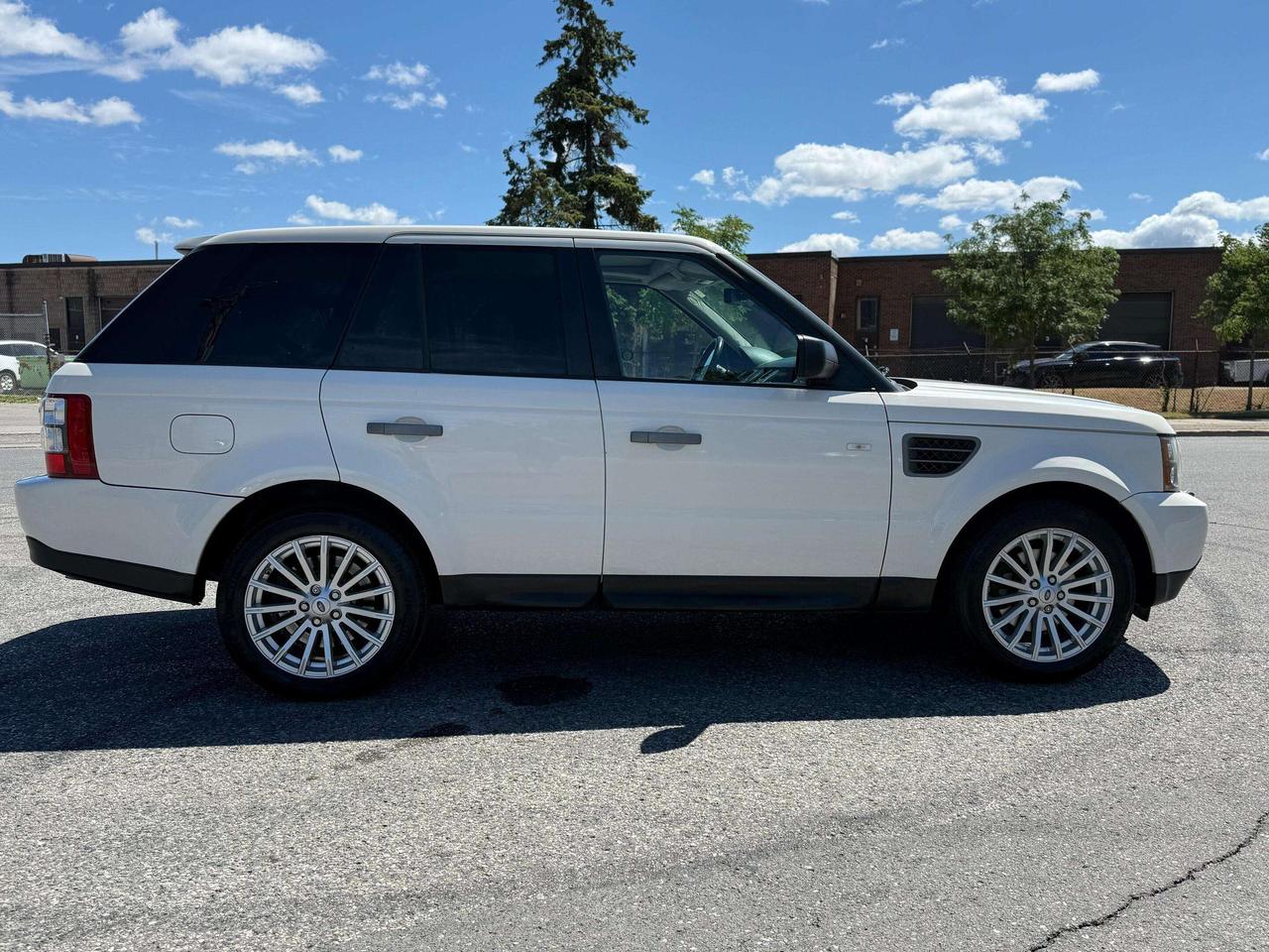 2009 Land Rover Range Rover Sport 4WD 4dr HSE Photo