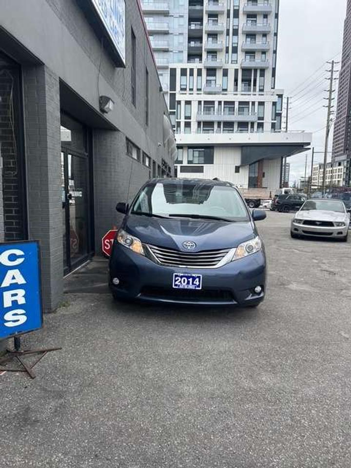 2014 Toyota Sienna XLE   AWD   LEATHER   SUNROOF   REAR CAMERA Photo