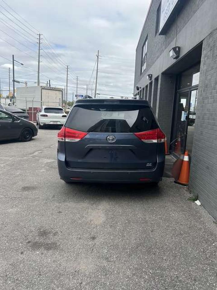 2014 Toyota Sienna XLE   AWD   LEATHER   SUNROOF   REAR CAMERA Photo