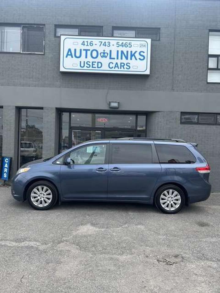 2014 Toyota Sienna XLE   AWD   LEATHER   SUNROOF   REAR CAMERA Photo2