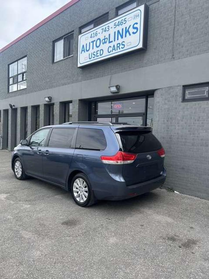 2014 Toyota Sienna XLE   AWD   LEATHER   SUNROOF   REAR CAMERA Photo3
