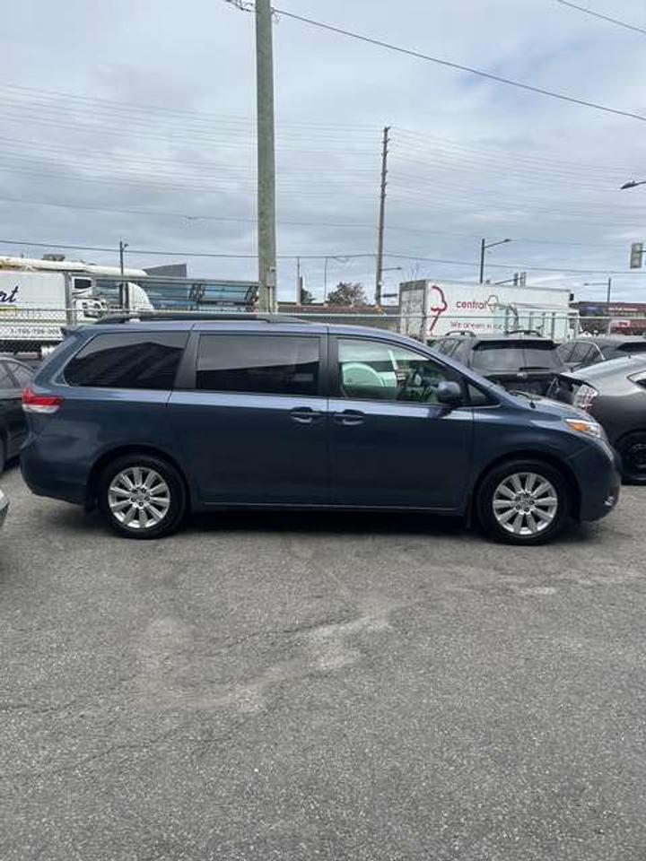 2014 Toyota Sienna XLE   AWD   LEATHER   SUNROOF   REAR CAMERA Photo