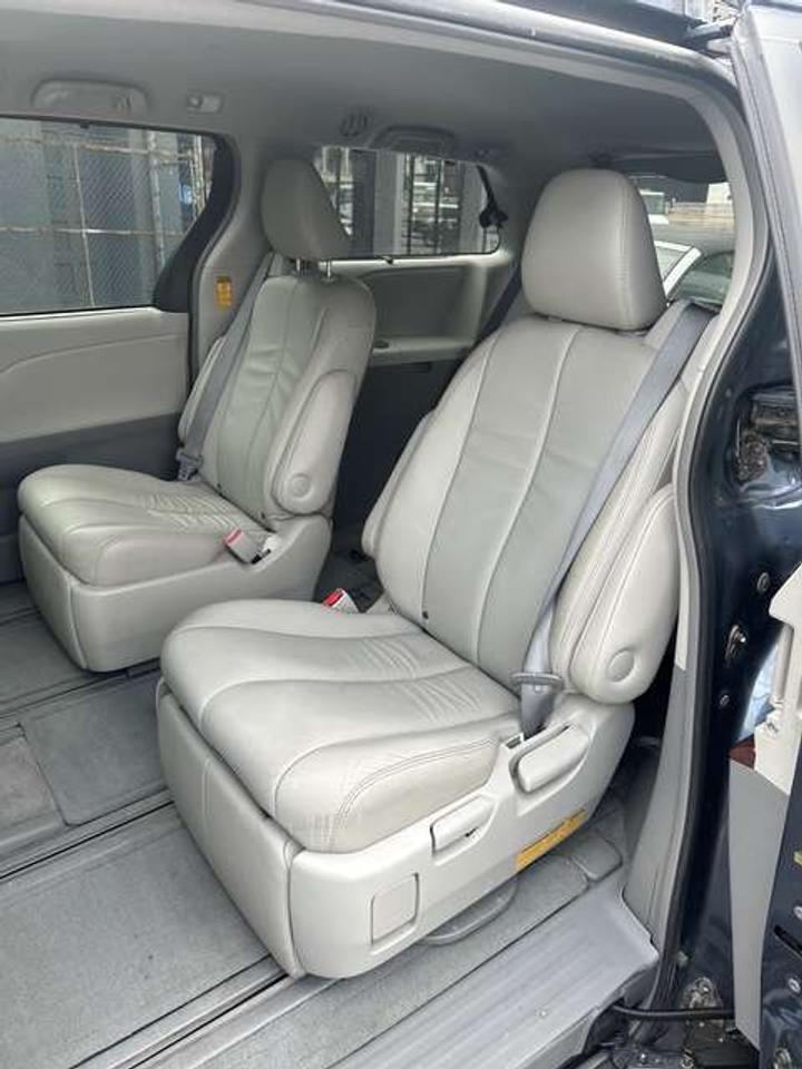 2014 Toyota Sienna XLE   AWD   LEATHER   SUNROOF   REAR CAMERA Photo
