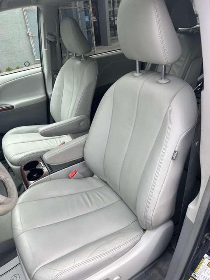 2014 Toyota Sienna XLE   AWD   LEATHER   SUNROOF   REAR CAMERA Photo